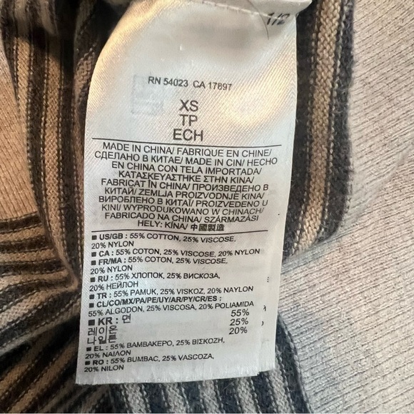 Banana Republic, XS light/dark gray stripped sweater - Picture 6 of 6